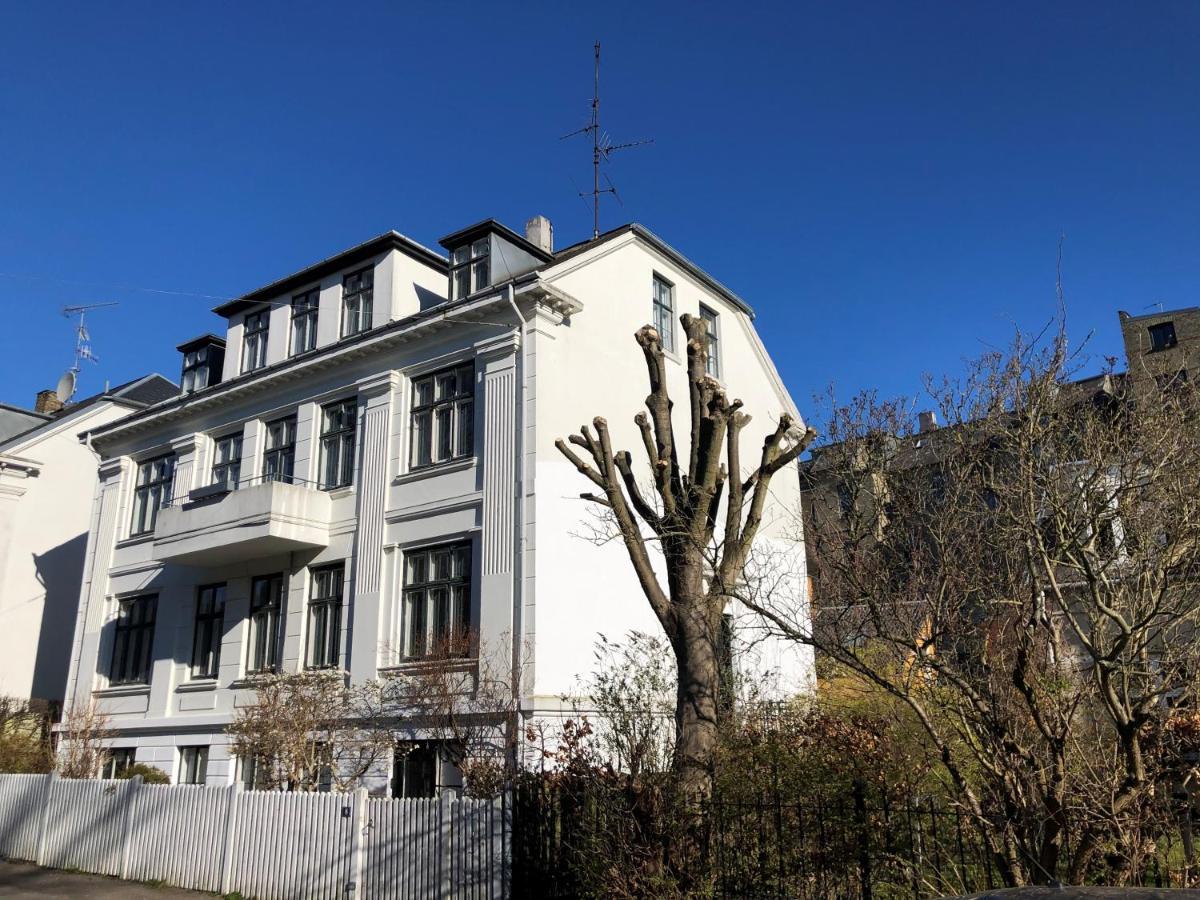 Rooms In Quiet White Villa Apartment Hortensiavej 8 On Frederiksberg C โคเปนเฮเกน ภายนอก รูปภาพ