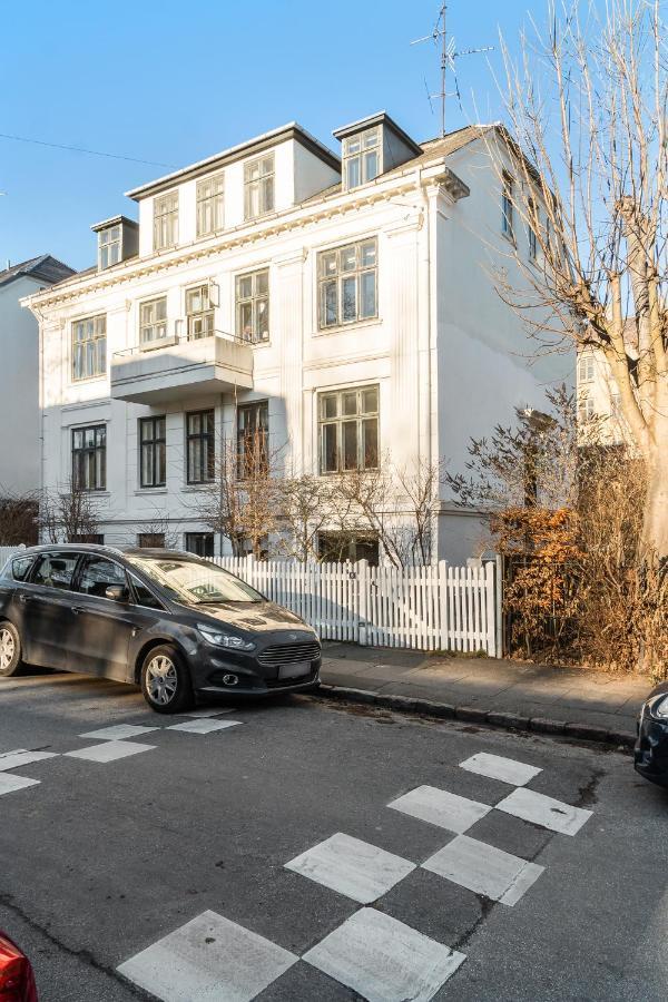 Rooms In Quiet White Villa Apartment Hortensiavej 8 On Frederiksberg C โคเปนเฮเกน ภายนอก รูปภาพ