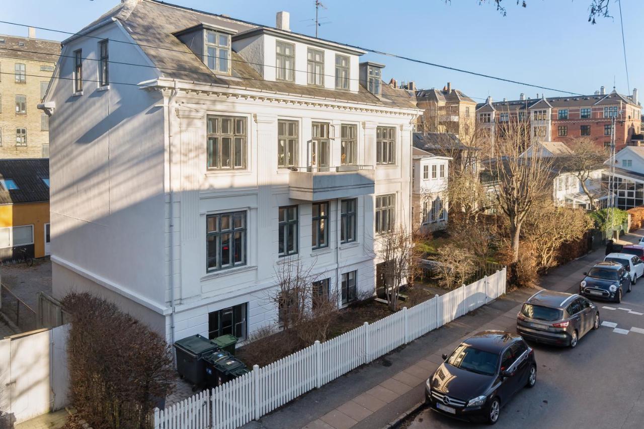 Rooms In Quiet White Villa Apartment Hortensiavej 8 On Frederiksberg C โคเปนเฮเกน ภายนอก รูปภาพ
